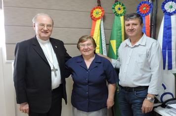 Prefeitura recebe visita do Arcebispo Dom Hélio Adelar Rubert