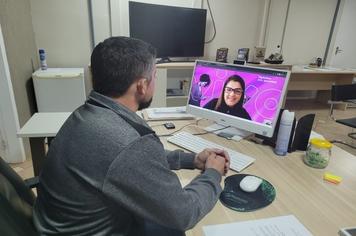 Prefeito participa de videoconferência com responsável pela Relação Institucional da operadora VIVO
Laiana Souza trabalha na região sul do país